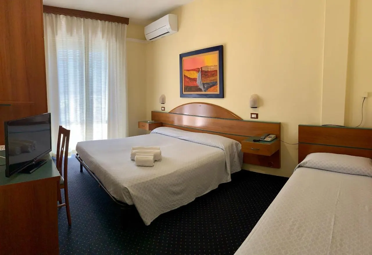 Hotel Lorenz Каорле